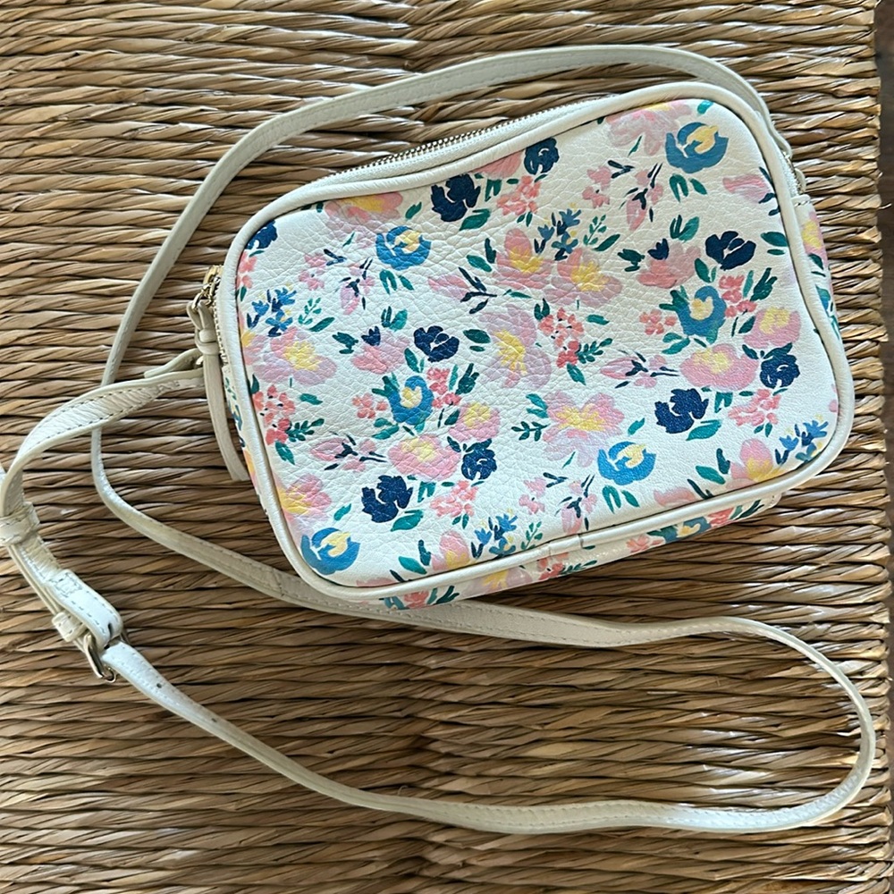 Mark & Graham crossbody floral bag ❤️